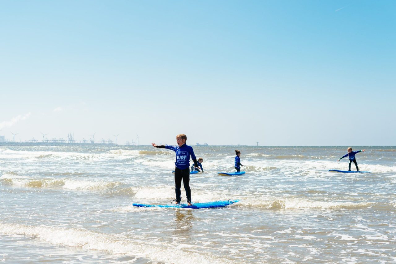 eerste keer surfen staan op golf